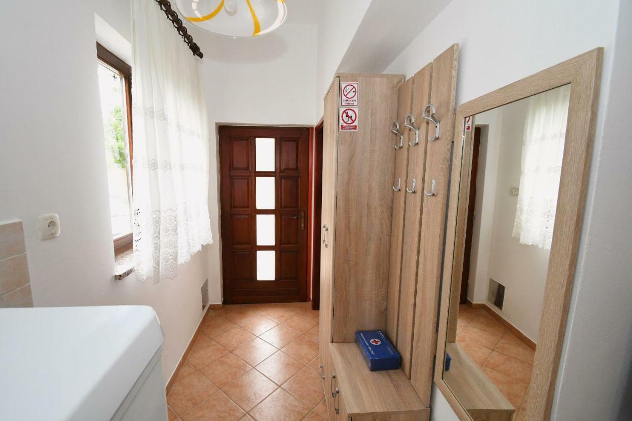 Studio Apartman Kris Marinici  外观 照片