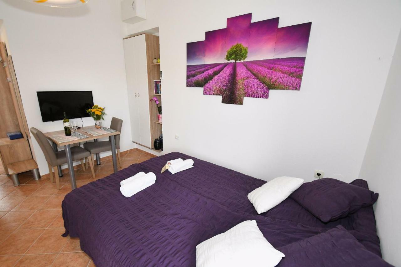 Studio Apartman Kris Marinici  外观 照片